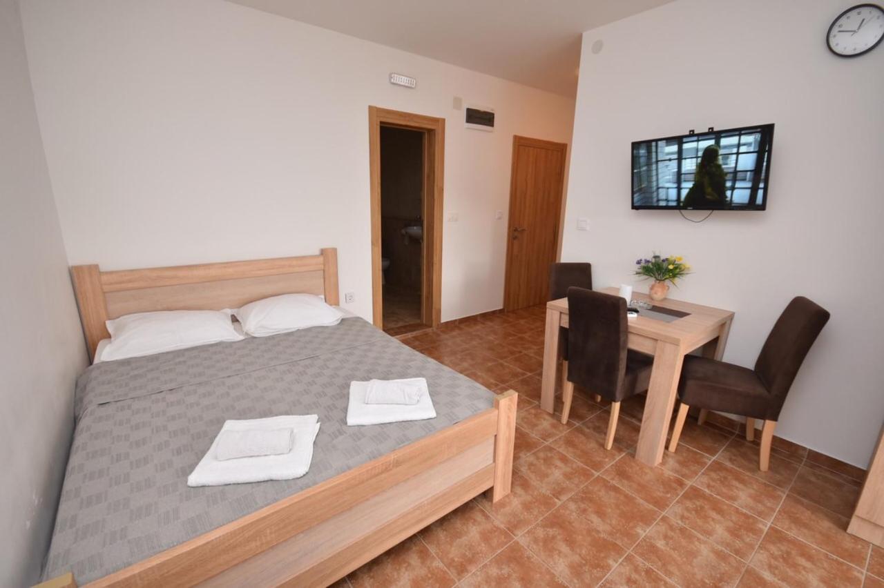 Julija 1 Apartment Igalo Ngoại thất bức ảnh