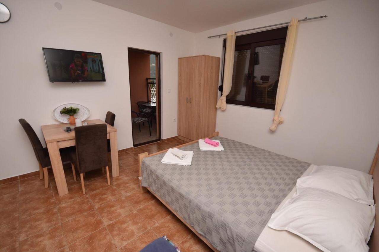 Julija 1 Apartment Igalo Ngoại thất bức ảnh