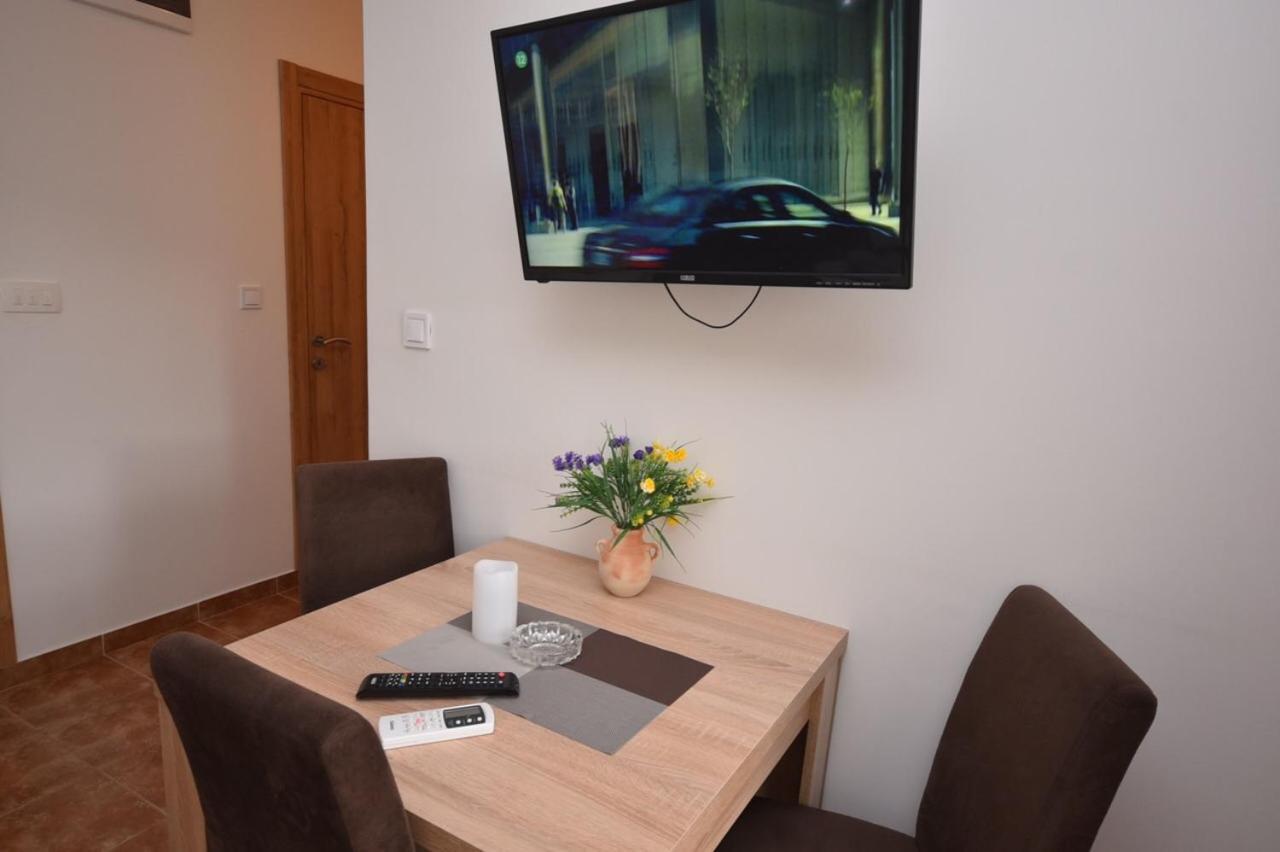 Julija 1 Apartment Igalo Ngoại thất bức ảnh